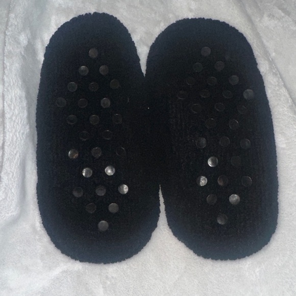 PLAYBOY Black Plush Slip-On Slippers with Pink Bunny Emblem - Picture 6 of 8